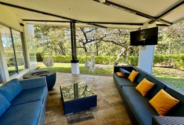 Charming two-story residence in Los Reyes La Guacima