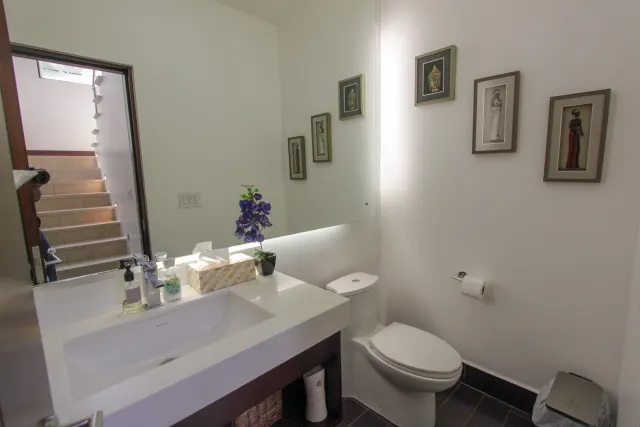 House for Sale: Lomas del Valle Condominium, Santa Ana