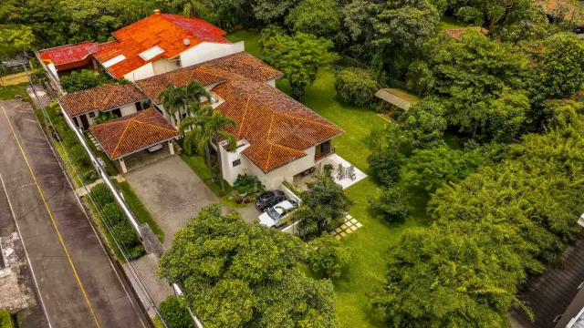 Elegance, Privacy & Comfort in the Heart of Escazú
