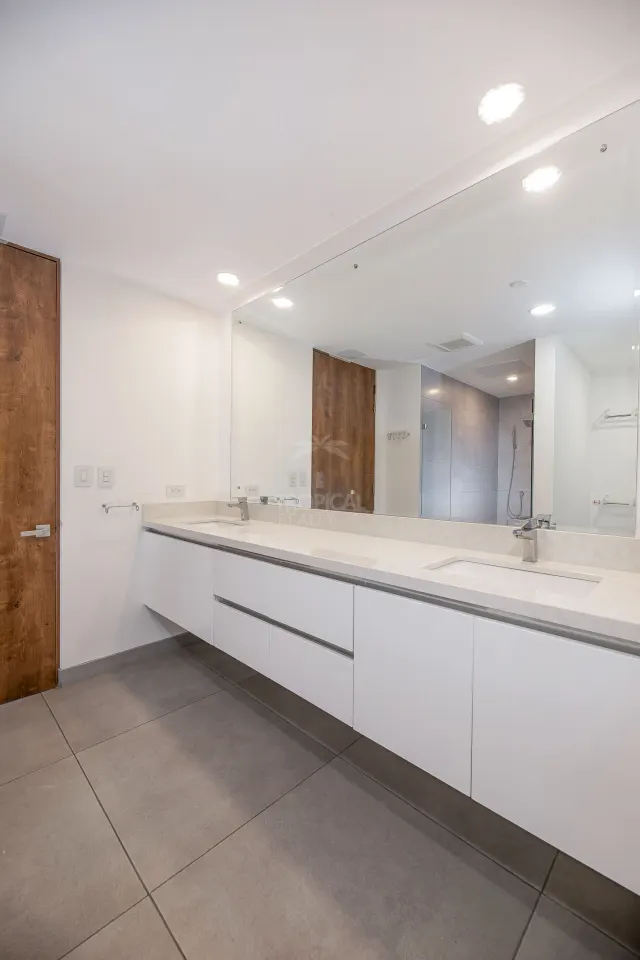 Luxury 10th Floor Condo with Panoramic Views in Nunciatura