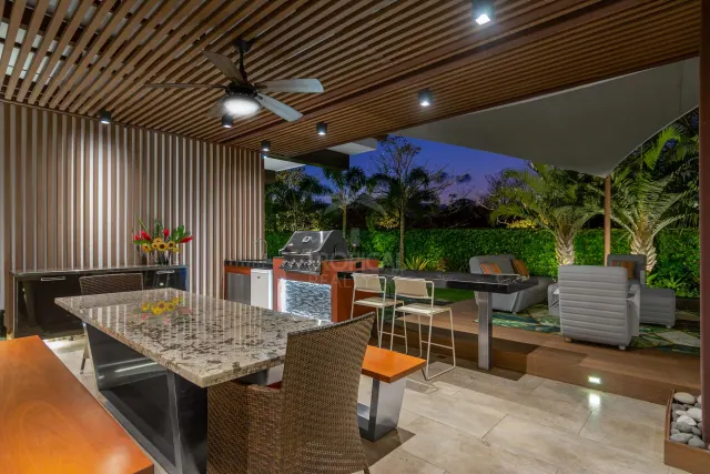 La Hacienda Cosmopolitan Chic – Exclusive Single-Level Luxury Estate in Santa Ana