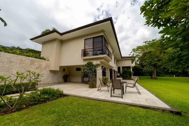 Elegance, Privacy & Comfort in the Heart of Escazú