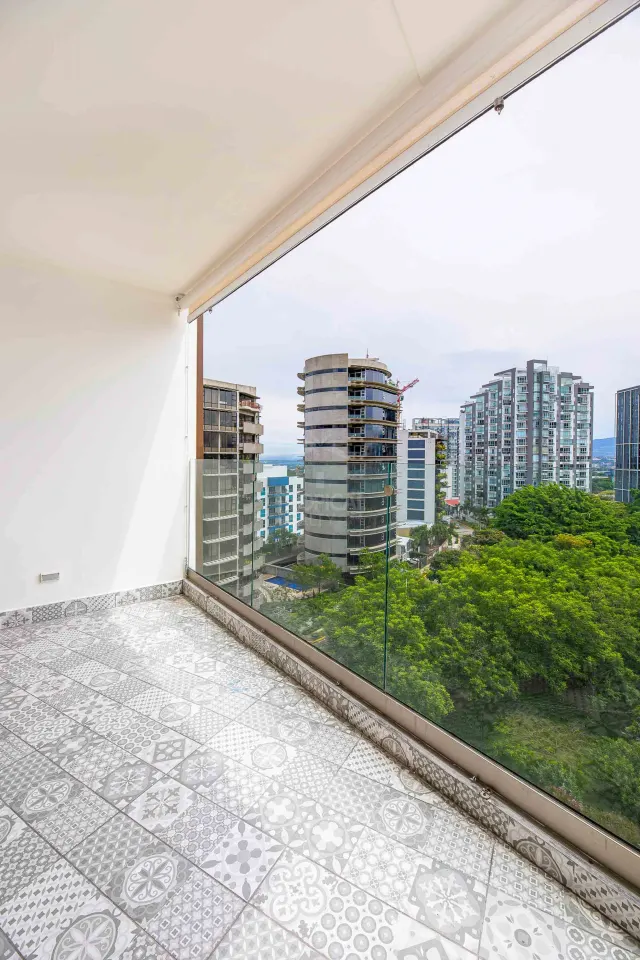 Luxury 10th Floor Condo with Panoramic Views in Nunciatura