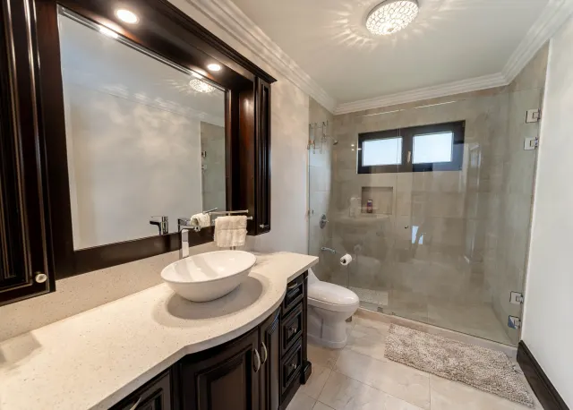 Monteran Luxury Home: Exquisite 3-Bedroom Residence