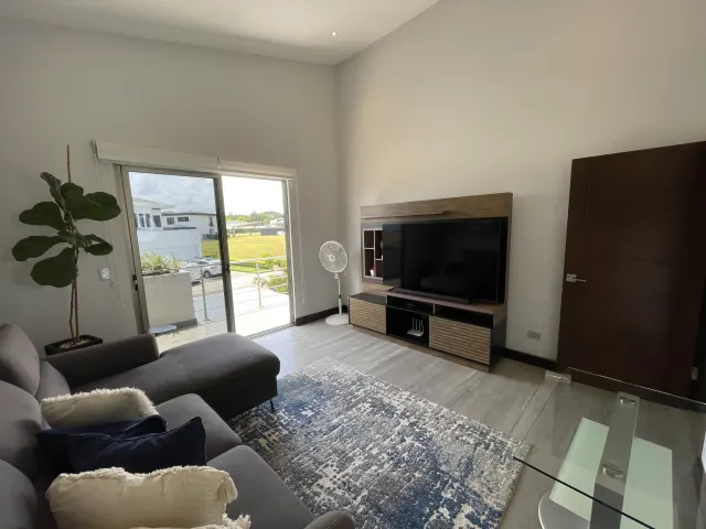 Beautiful House for Sale in Gated Community - Hacienda Los Reyes
