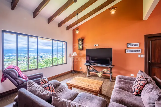 Panoramic home Escazu, property with a home and 2 apartments