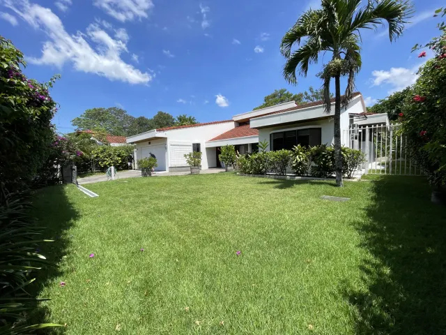 For Sale, Single-Story House with Pool Los Reyes