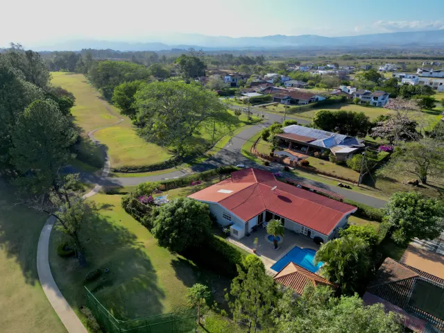 House for sale in Hacienda Los Reyes, boasting a prime location and outstanding features.