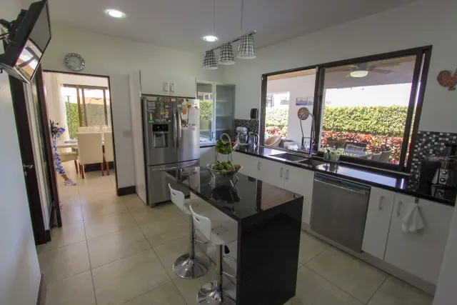 House for Sale: Lomas del Valle Condominium, Santa Ana