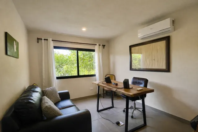 Contemporary Home with Infinity Pool in Tamarindo – 4 Bedroom Tropical Retreat on Large Lot