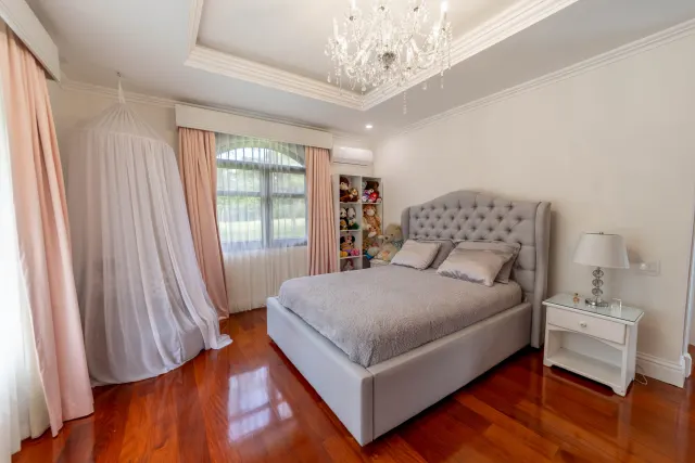 Monteran Luxury Home: Exquisite 3-Bedroom Residence