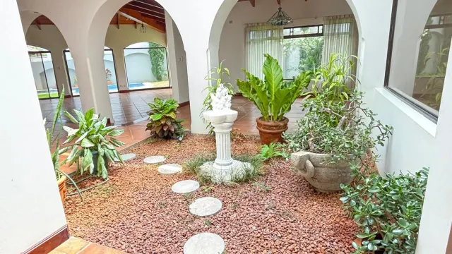 Independent Luxury Home in Los Laureles, Escazú