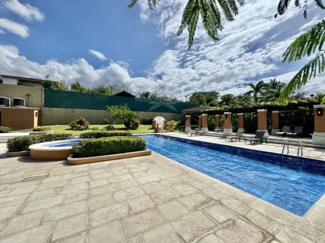 Spacious 4-Bedroom Townhouse in Villas de Valencia Condominium, Escazú