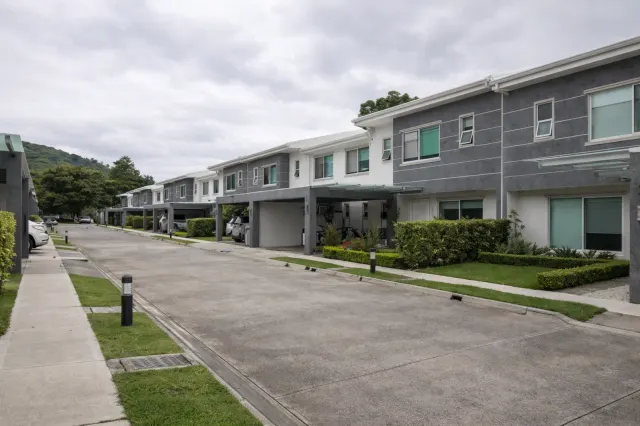 Modern Home for Rent in Santa Ana – 3 Bedrooms with Terrace and Spacious Living Areas