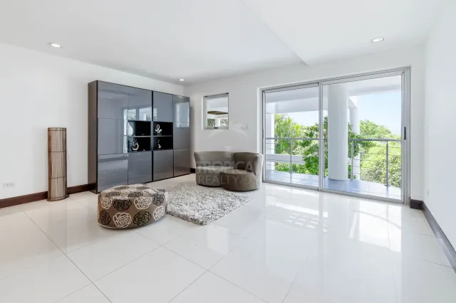 Luxury Contemporary Estate for Sale in Santa Ana with Panoramic Valley and Mountain Views