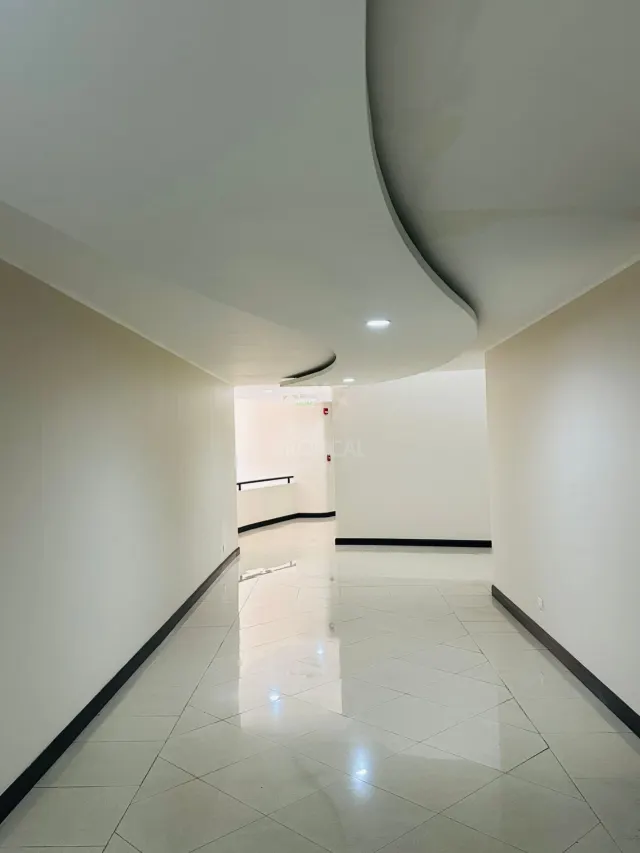 One-Level Penthouse in Avalon Country, Santa Ana – $240,000