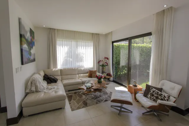 House for Sale: Lomas del Valle Condominium, Santa Ana
