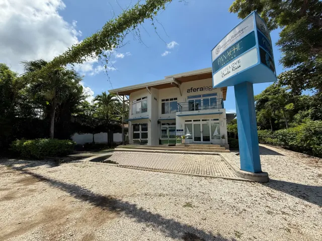 All-Inclusive Executive Office Steps from Marina Flamingo