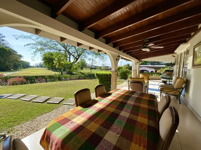 House for sale in Hacienda Los Reyes, boasting a prime location and outstanding features.