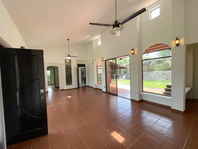 Single-story house for sale Hacienda Los Reyes