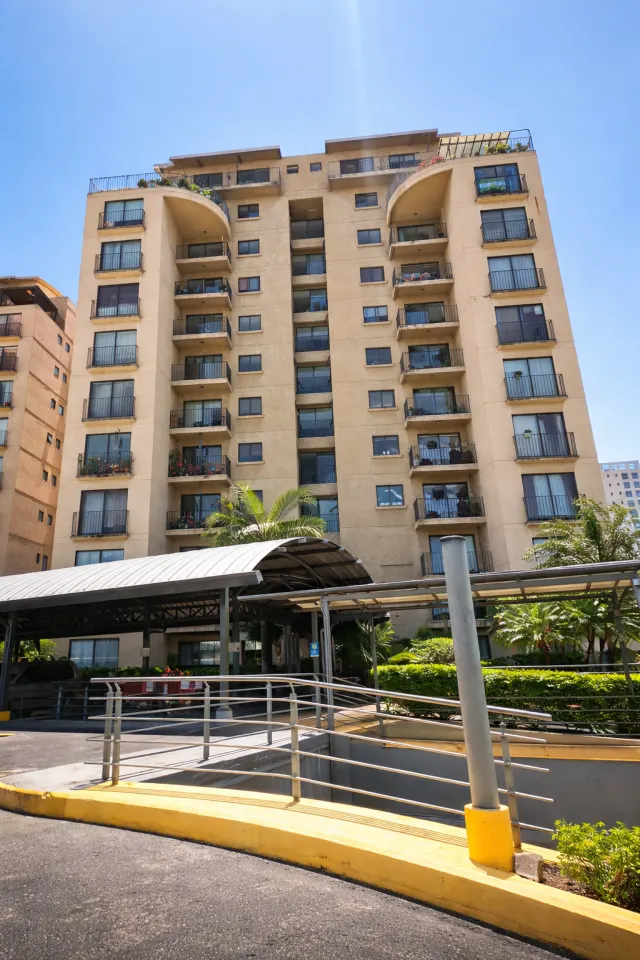 Furnished Apartment for Rent in Sabana Oeste – Balcony & Prime Location