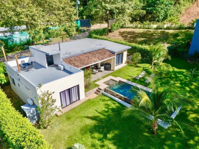 Contemporary Home with Infinity Pool in Tamarindo – 4 Bedroom Tropical Retreat on Large Lot
