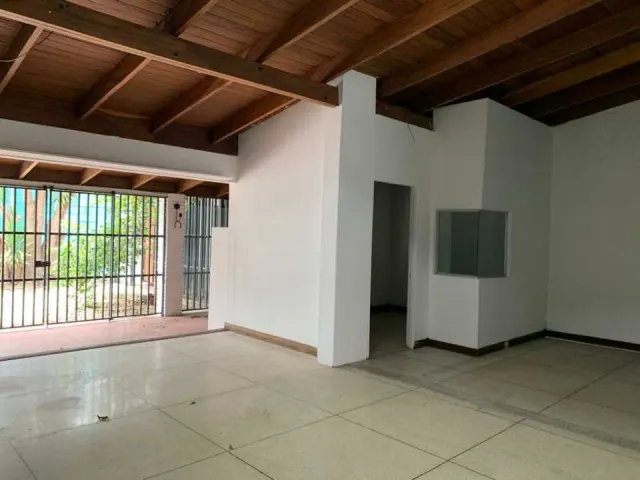 House in Sabana fixer upper