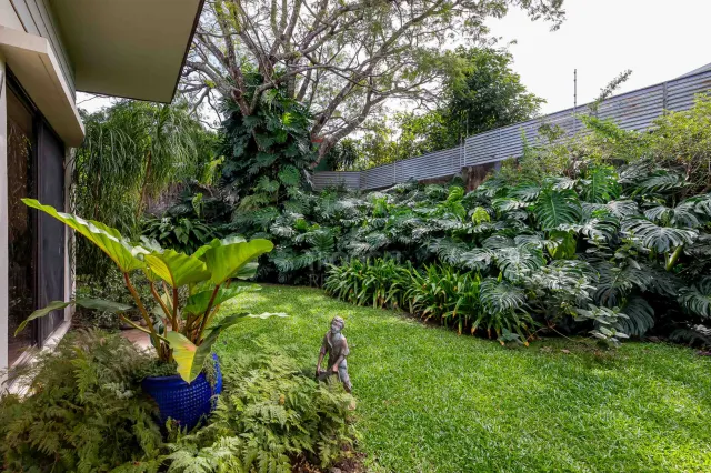 Casa Bougainvillea – Single-Story Luxury Home in Santa Ana with Expansive Private Garden