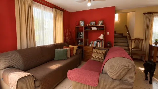 Family Home for Sale with Spacious Private Garden in Ciudad Colón – Boulevard Las Palmas