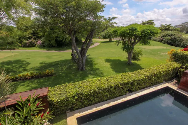 Modern Golf Course Haven: Spectacular Home in Valle del Sol, Santa Ana
