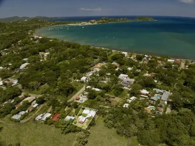Commercial & Residential Investment Opportunity in Playa Potrero