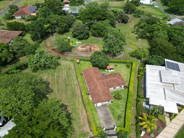 Charming Single-Story Residence in Los Reyes La Guacima: Your Ideal Home Awaits!
