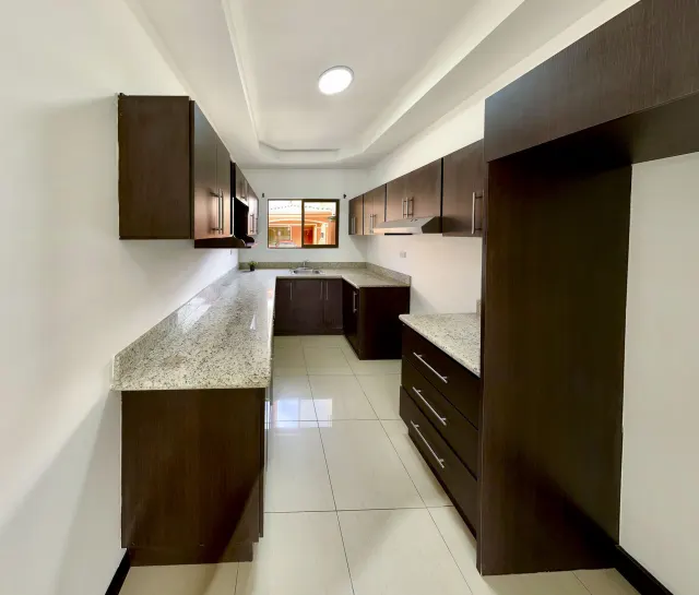 Modern 2-Bedroom Condo in Monte Blanco, Heredia