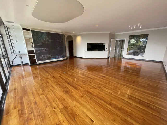 Breathtaking Views and Modern Luxury: Contemporary Living in Escazú's Fourth-Floor Oasis