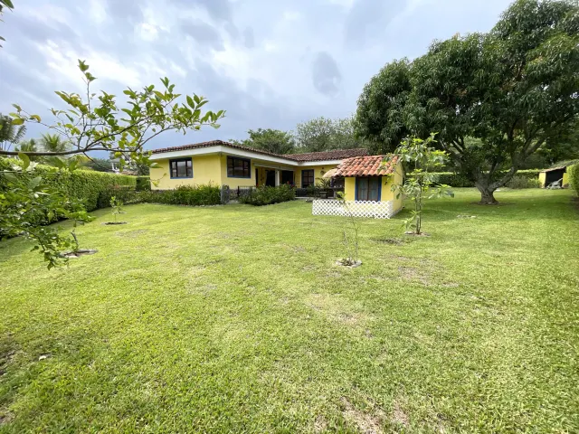 Charming Single-Story Residence in Los Reyes La Guacima: Your Ideal Home Awaits!
