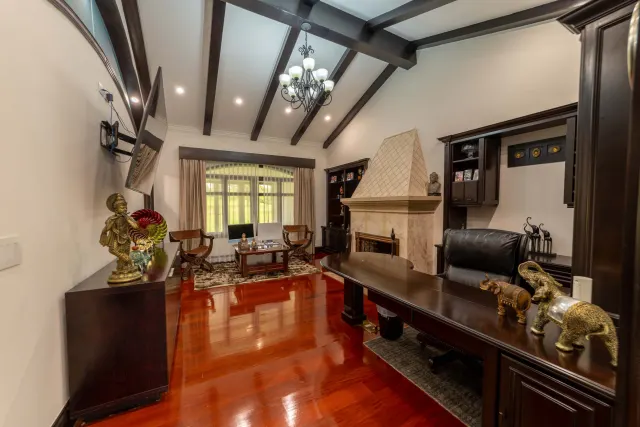 Monteran Luxury Home: Exquisite 3-Bedroom Residence