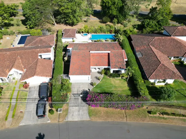 For Sale, Single-Story House with Pool Los Reyes