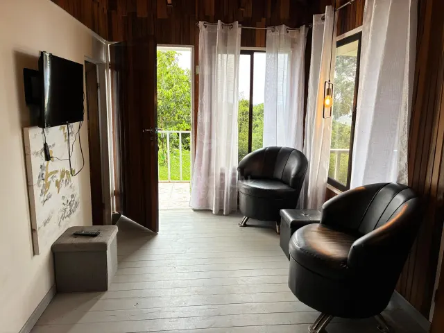 Ocean-View Boutique Hotel in Dominical – 13 Turn-Key Units on 1 Hectare