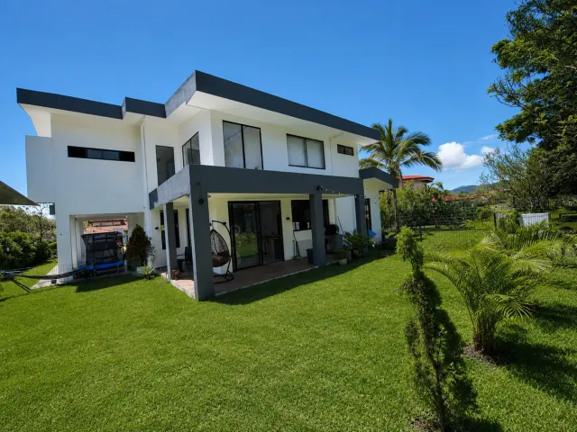 Luxury Home with Independent Apartment in Hacienda Los Reyes | Space, Privacy & Exceptional Value