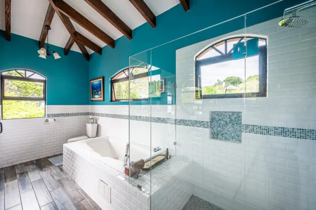 Panoramic home Escazu, property with a home and 2 apartments