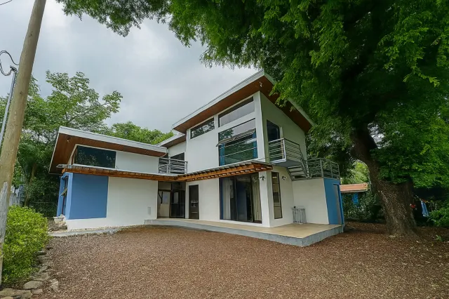 Modern Home for Sale in Playas del Coco – 2 Bedrooms, Fenced Garden, and Pool Potential