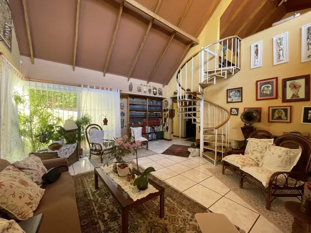 House in Alto Las Palomas single story with breathtaking Views and Lush Gardens