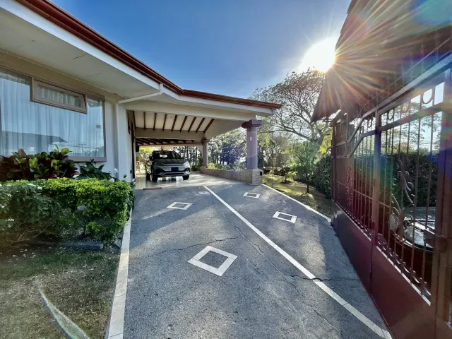 House for sale in Hacienda Los Reyes, boasting a prime location and outstanding features.