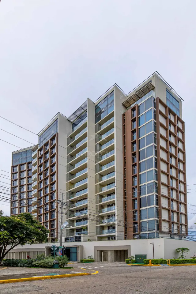 Luxury 10th Floor Condo with Panoramic Views in Nunciatura