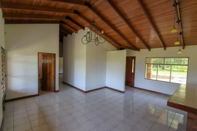 One-story house for sale, Santa Ana, Piedades