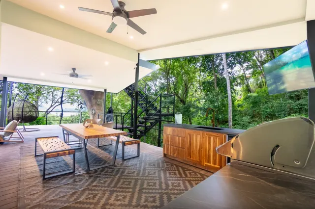 Smart Luxury Treehouse Home in Playa Órganos Paquera