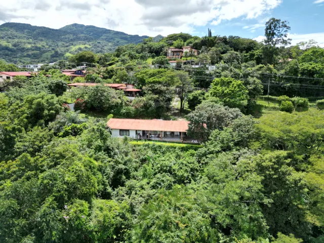 Single-Story Home for Sale – Santa Ana, Piedades | Expansive 2,650 m² Lot with Scenic Views and Development Potential