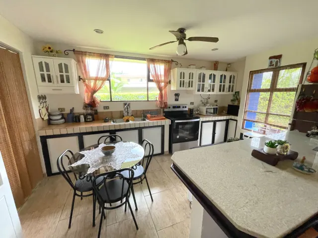 Charming Single-Story Residence in Los Reyes La Guacima: Your Ideal Home Awaits!