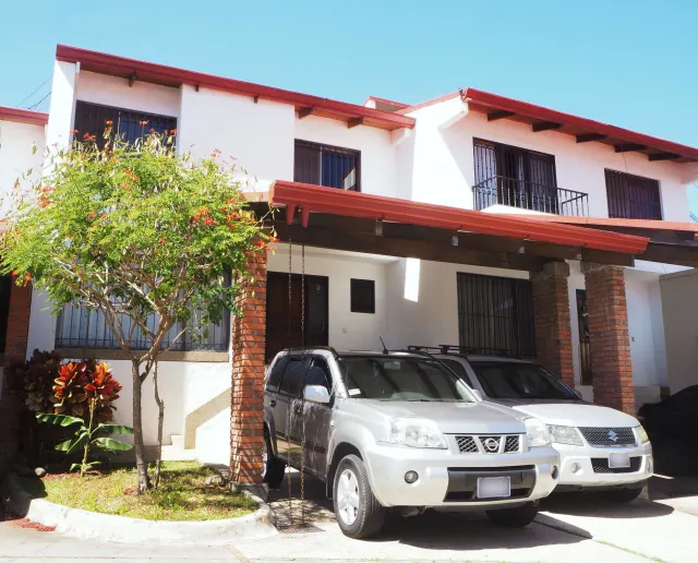 Charming Home in Gated Community: Ideal Living in Escazú's Trejos Montealegre