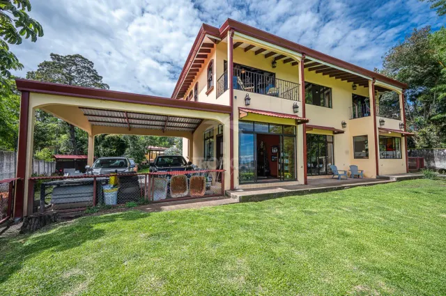 Panoramic home Escazu, property with a home and 2 apartments